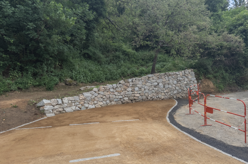 Mur de soutènement en granit à Speloncato vu de profil