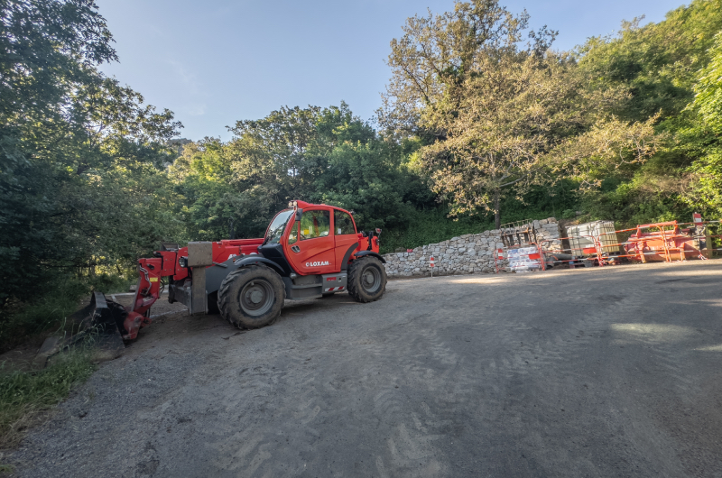 Travail artisanal de construction en pierre sèche en Balagne