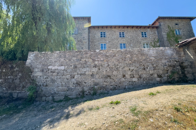 Technique traditionnelle mur pierre maçonnée chaux sable